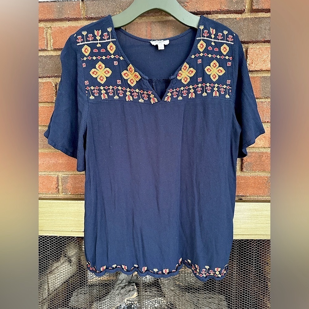 🛍️ Umgee Embroidered top. Great condition.